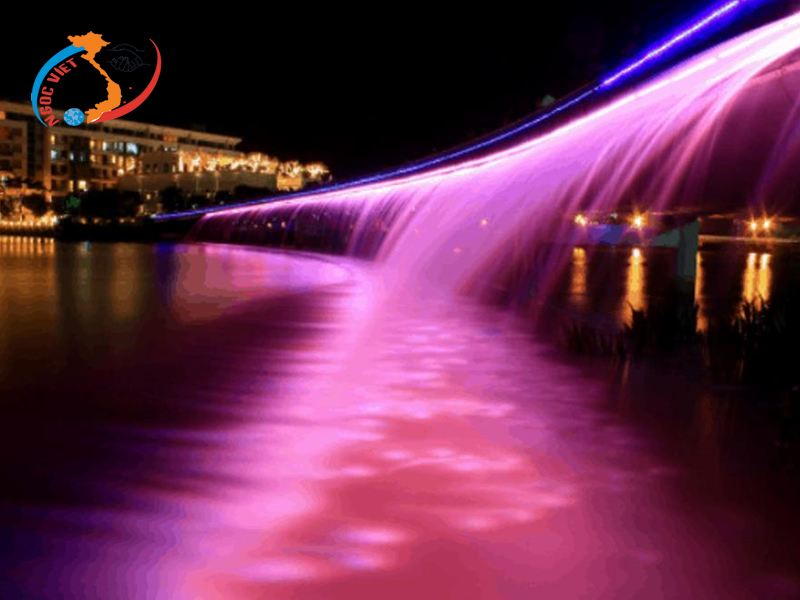 Hồ Bán Nguyệt – Cầu Ánh Sao Hồ Bán Nguyệt – Cầu Ánh Sao