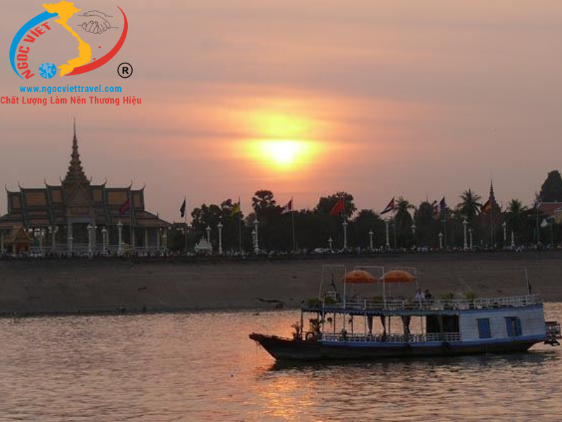 CAMPUCHIA TOUR, SIEM REAP - OUDONG ANCIENT CAPITAL - PHNOM PENH - VIP LIMOUSINE CAR, 4 STAR  HOTEL